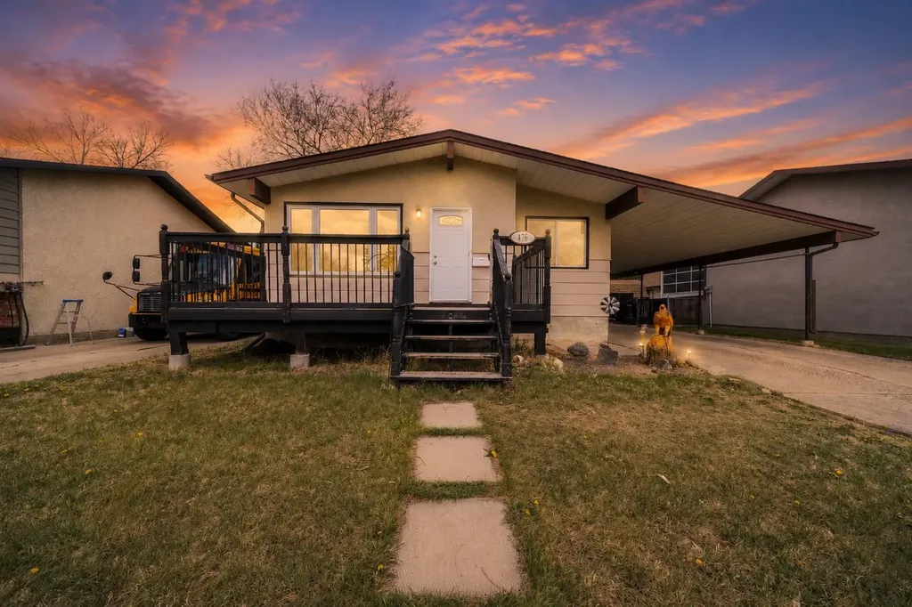 476 18 Street NE Medicine Hat AB T1C 1G1