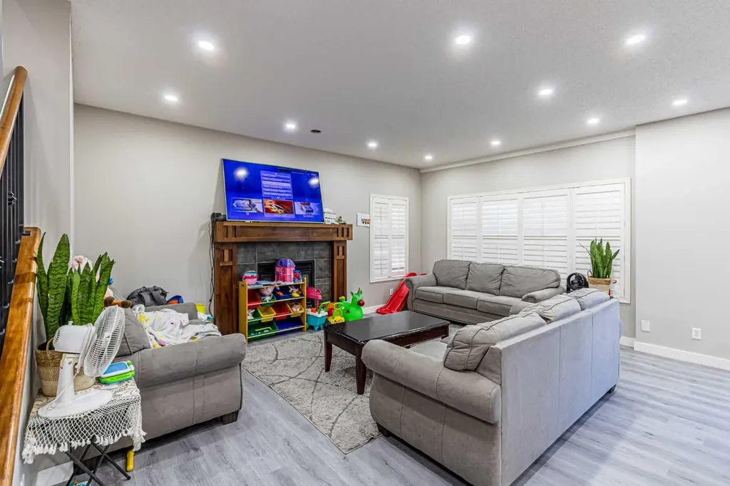 183 West Creek Landing Chestermere AB T1X 1R8