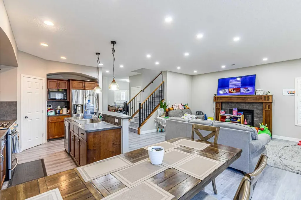 183 West Creek Landing Chestermere AB T1X 1R8