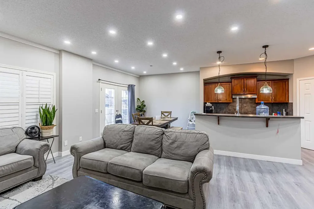 183 West Creek Landing Chestermere AB T1X 1R8