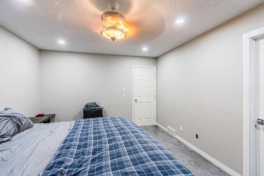 183 West Creek Landing Chestermere AB T1X 1R8