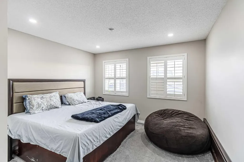 183 West Creek Landing Chestermere AB T1X 1R8