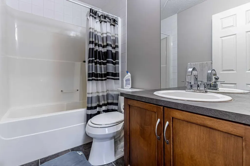 183 West Creek Landing Chestermere AB T1X 1R8