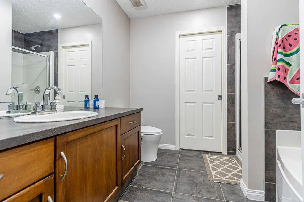 183 West Creek Landing Chestermere AB T1X 1R8