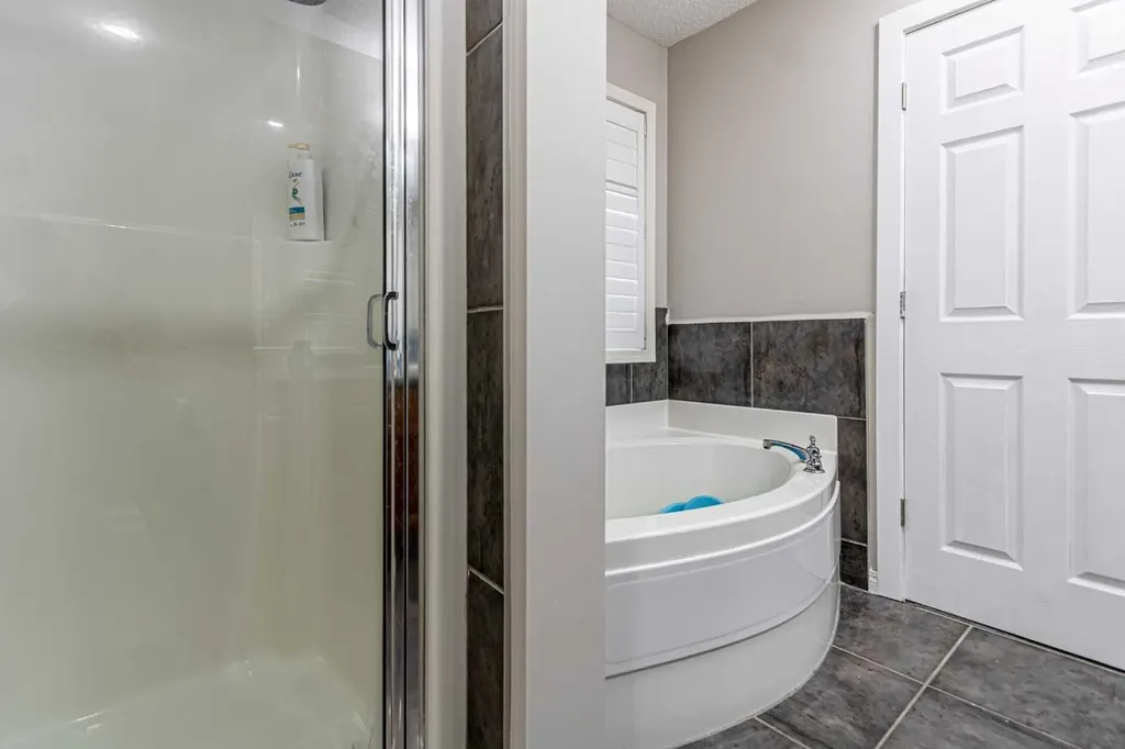 183 West Creek Landing Chestermere AB T1X 1R8