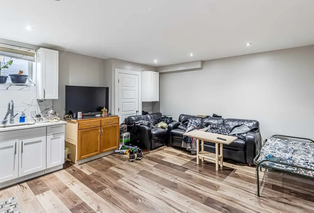 183 West Creek Landing Chestermere AB T1X 1R8