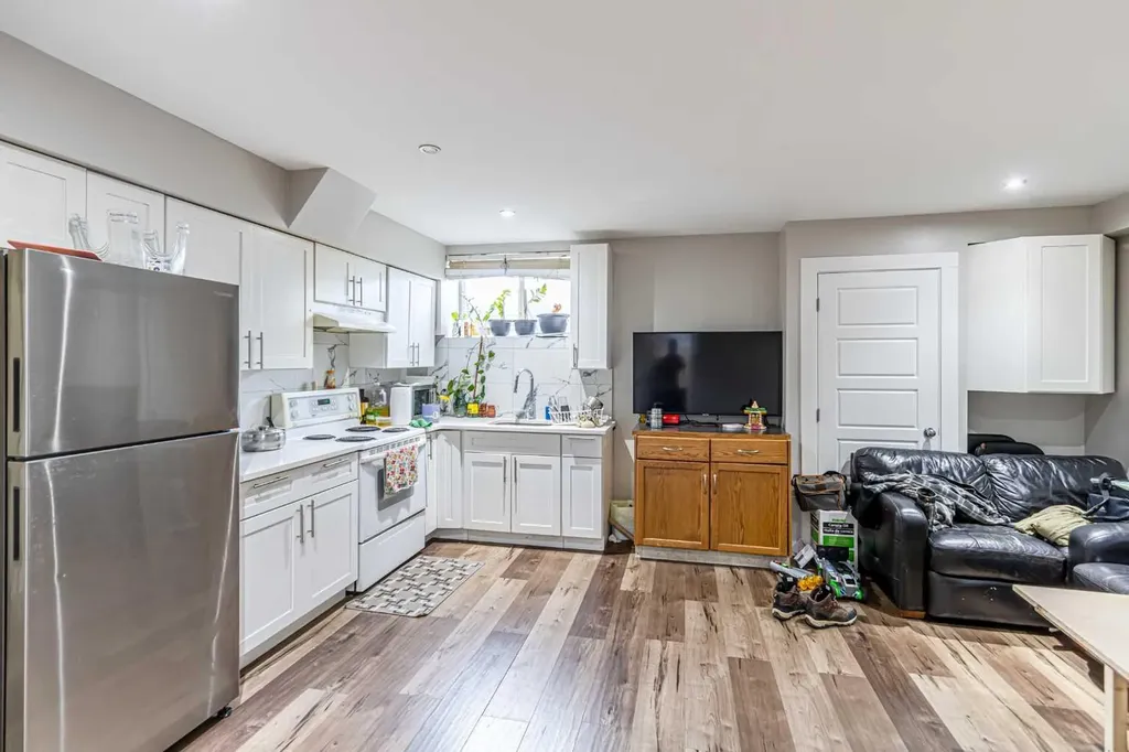 183 West Creek Landing Chestermere AB T1X 1R8