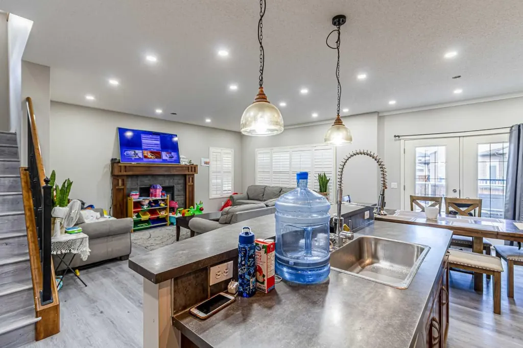 183 West Creek Landing Chestermere AB T1X 1R8