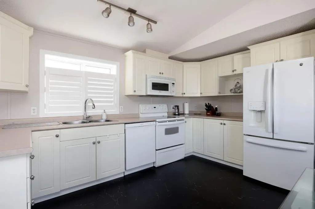 144 Mitchell Drive Fort Mcmurray AB T9K2P1