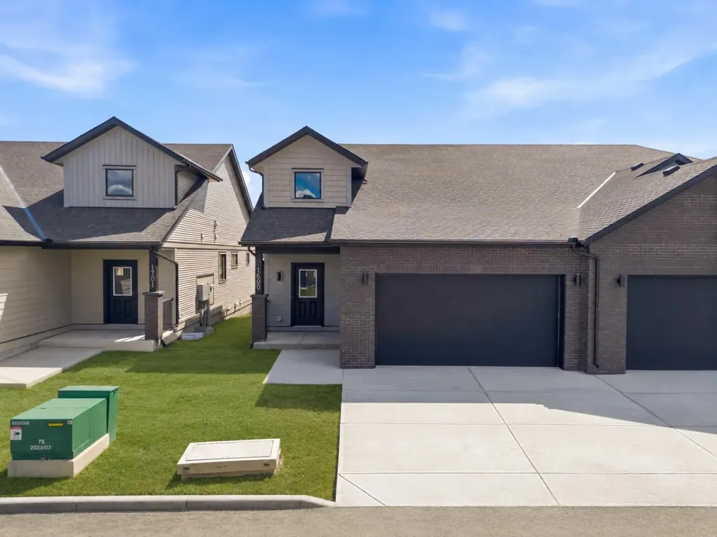15 Coopersfield Link SW Airdrie AB T4B 5P5
