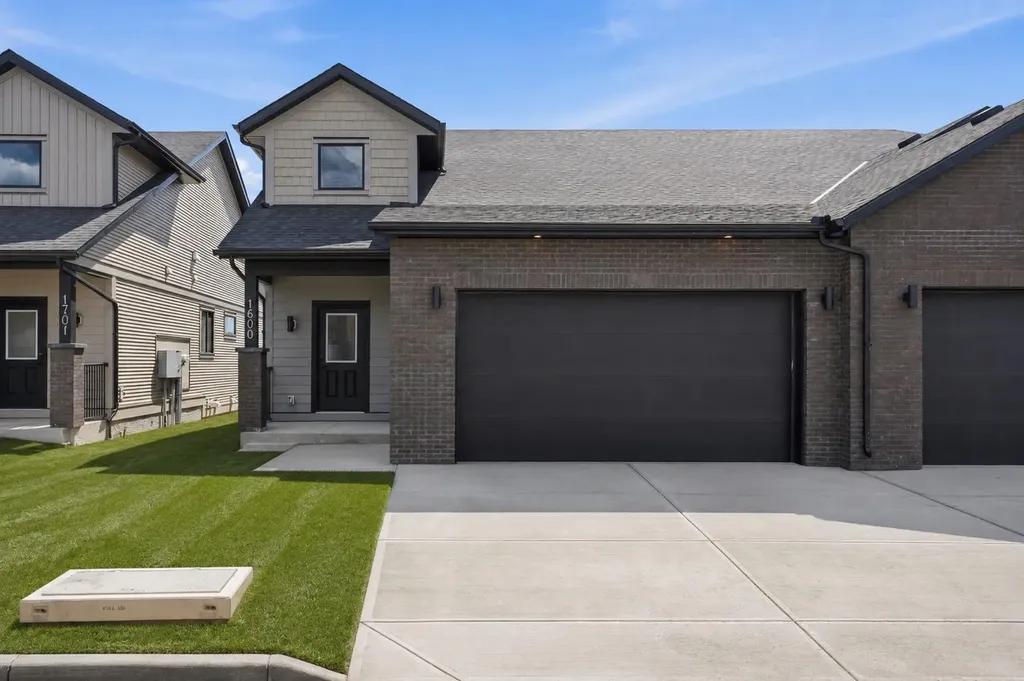 15 Coopersfield Link SW Airdrie AB T4B 5P5