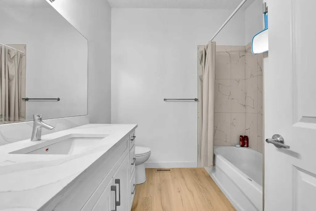 5023 North Haven Drive NW Calgary AB T2K 2K5