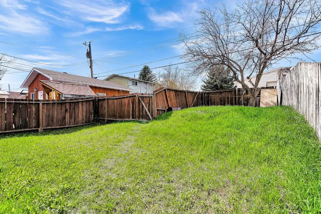 5023 North Haven Drive NW Calgary AB T2K 2K5