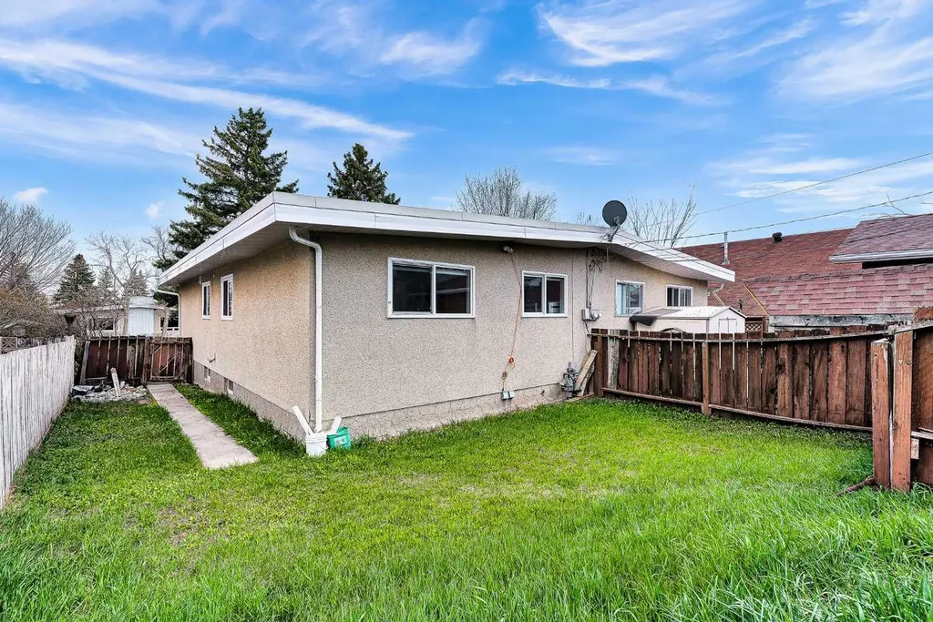 5023 North Haven Drive NW Calgary AB T2K 2K5