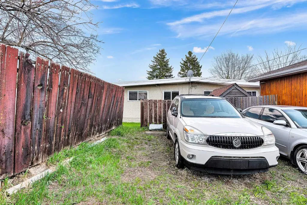 5023 North Haven Drive NW Calgary AB T2K 2K5