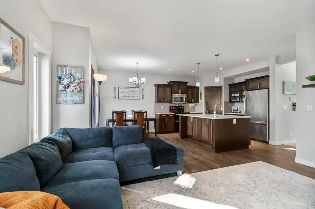 59 Reynolds Road Sylvan Lake AB T4S 0L8