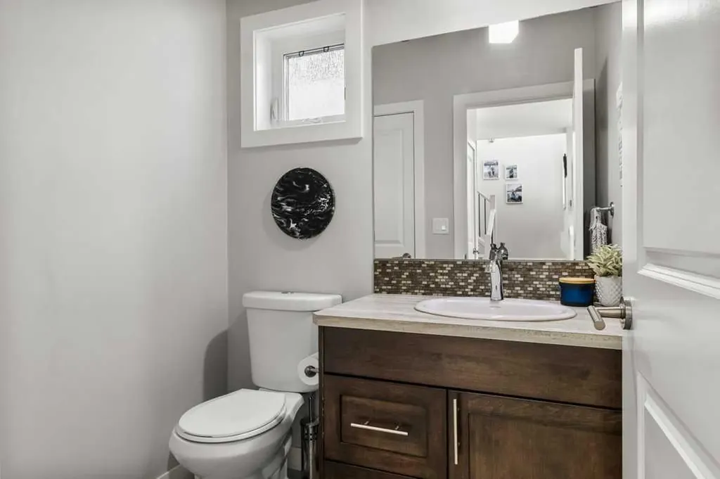 59 Reynolds Road Sylvan Lake AB T4S 0L8