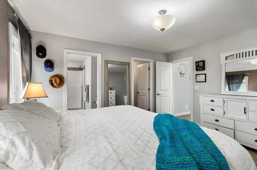 59 Reynolds Road Sylvan Lake AB T4S 0L8