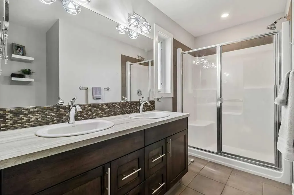 59 Reynolds Road Sylvan Lake AB T4S 0L8