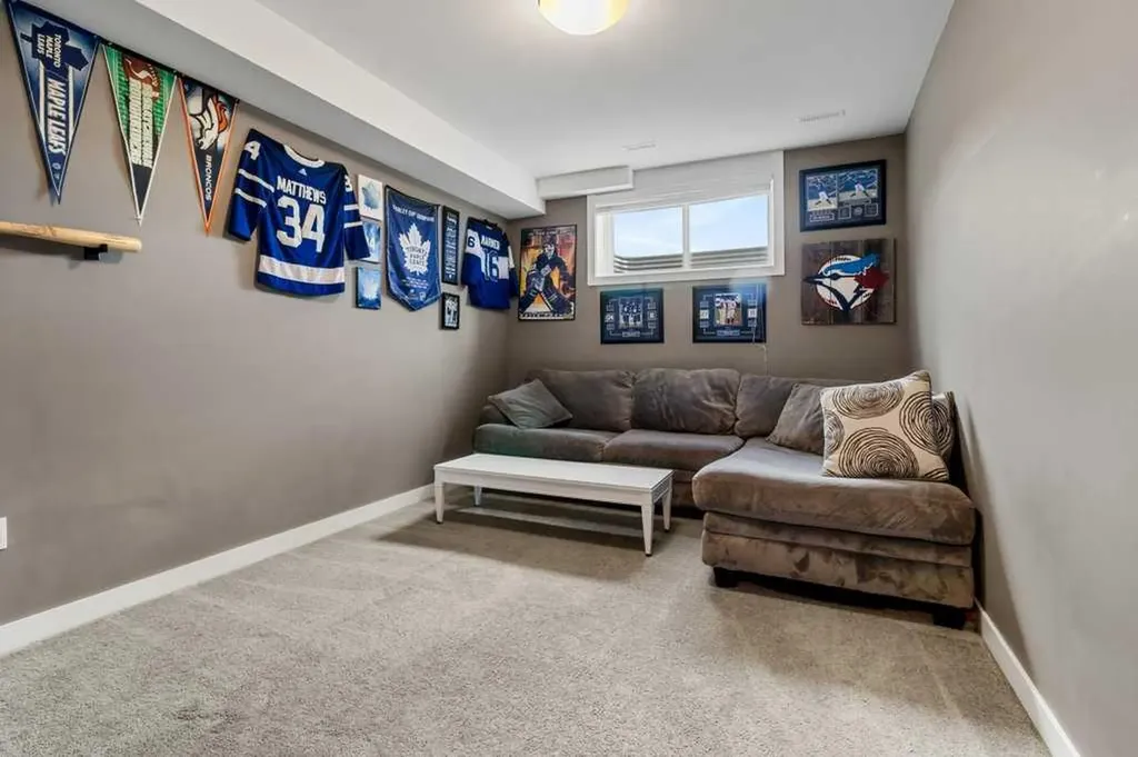59 Reynolds Road Sylvan Lake AB T4S 0L8
