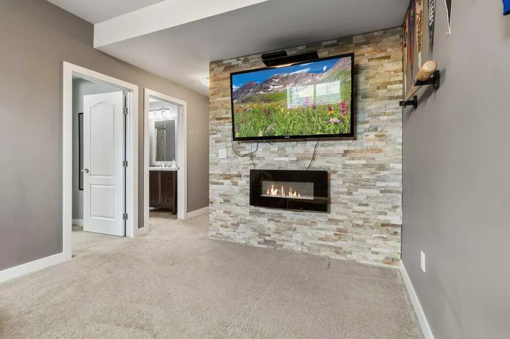 59 Reynolds Road Sylvan Lake AB T4S 0L8