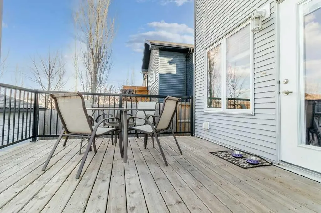 59 Reynolds Road Sylvan Lake AB T4S 0L8