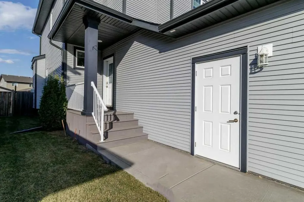 59 Reynolds Road Sylvan Lake AB T4S 0L8