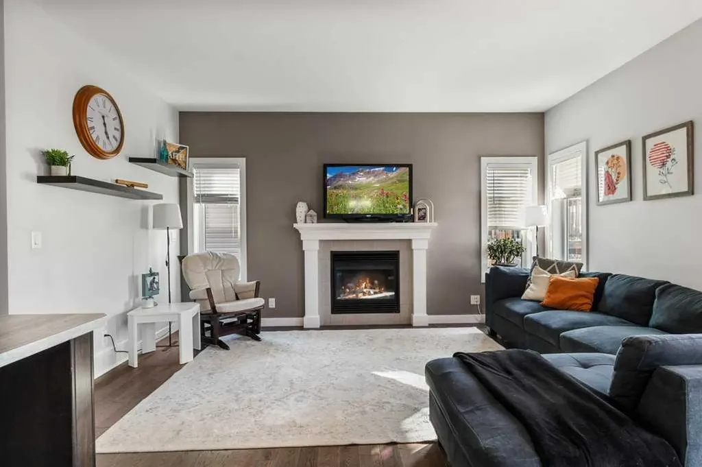 59 Reynolds Road Sylvan Lake AB T4S 0L8
