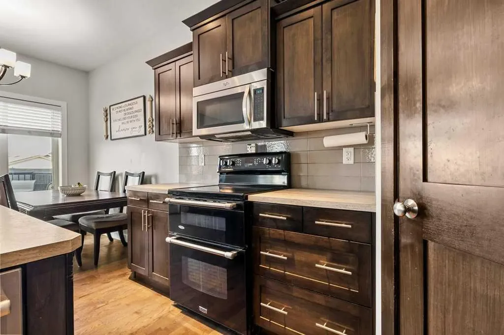 59 Reynolds Road Sylvan Lake AB T4S 0L8