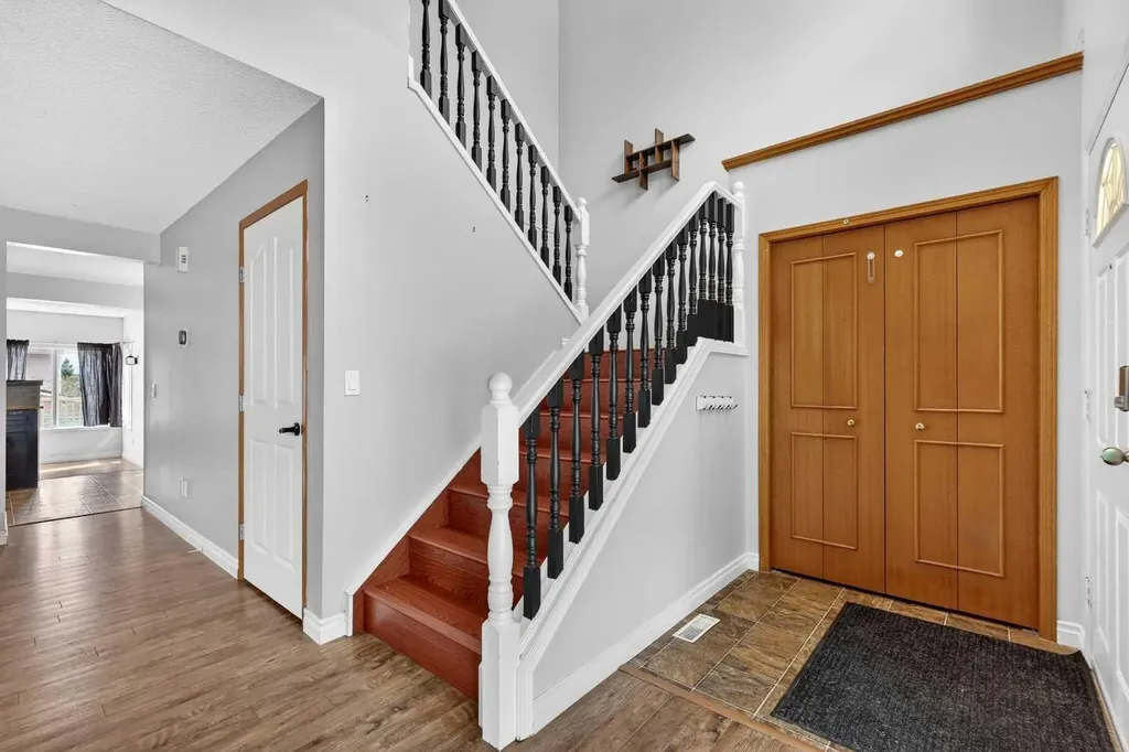 32 Millrise Crescent SW Calgary AB T2Y 2H6