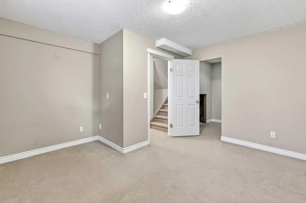 32 Millrise Crescent SW Calgary AB T2Y 2H6
