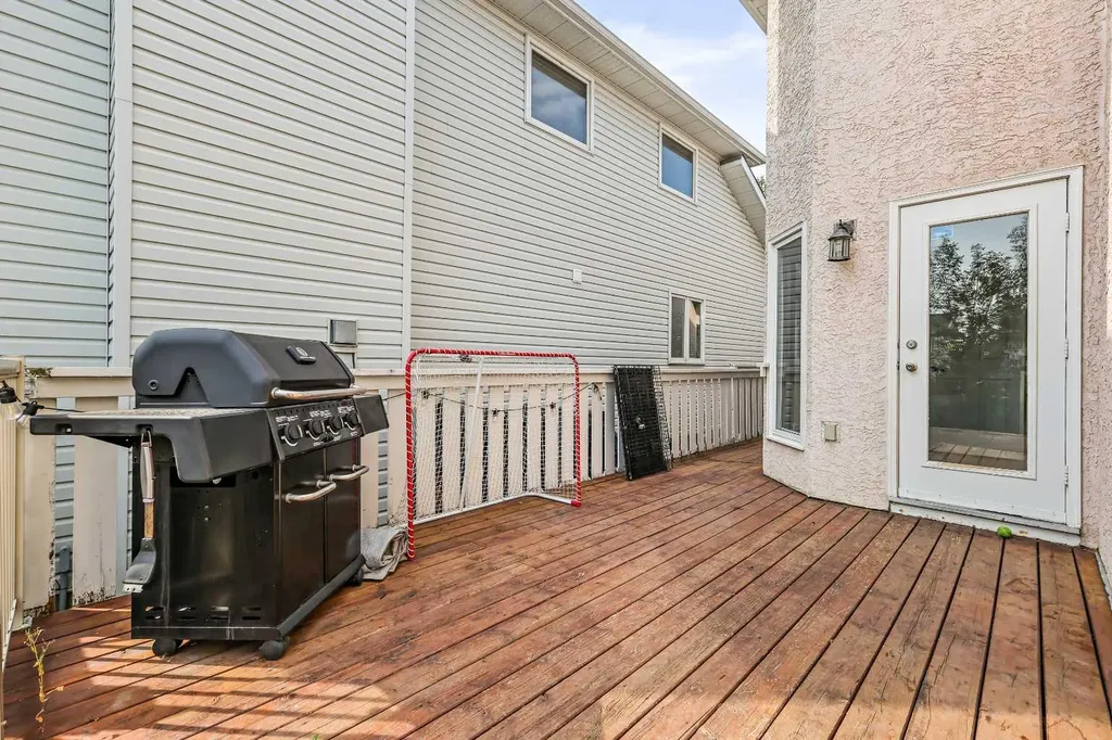 32 Millrise Crescent SW Calgary AB T2Y 2H6