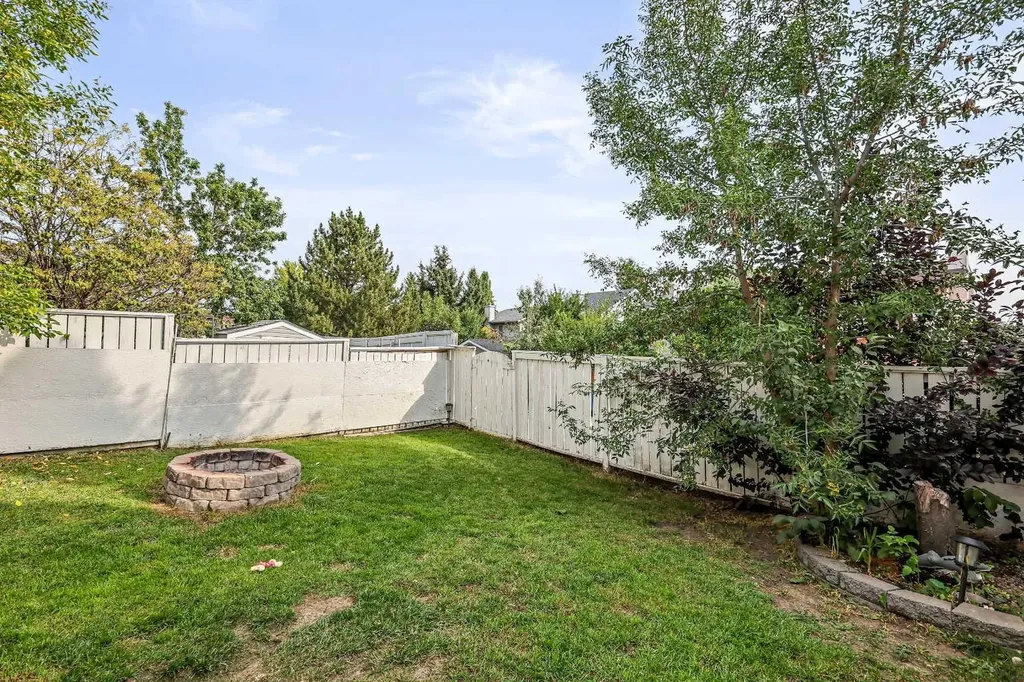 32 Millrise Crescent SW Calgary AB T2Y 2H6