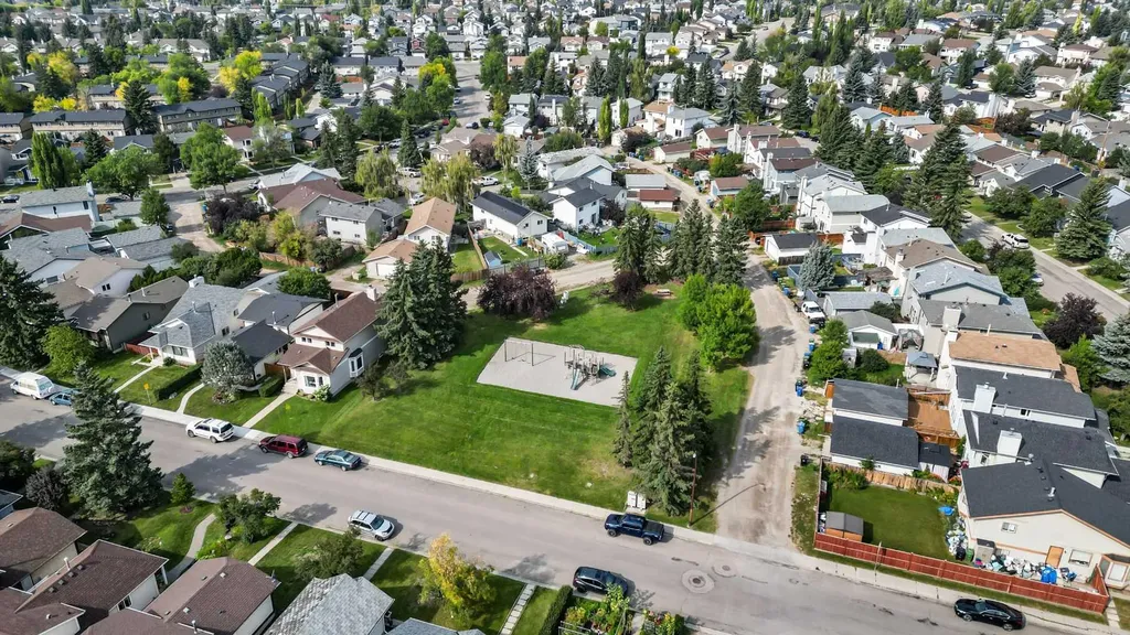 32 Millrise Crescent SW Calgary AB T2Y 2H6