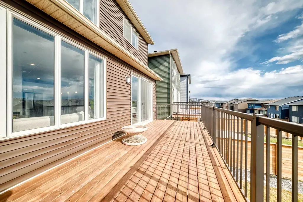 73 Lucas Heights NW Calgary AB T3P1S8