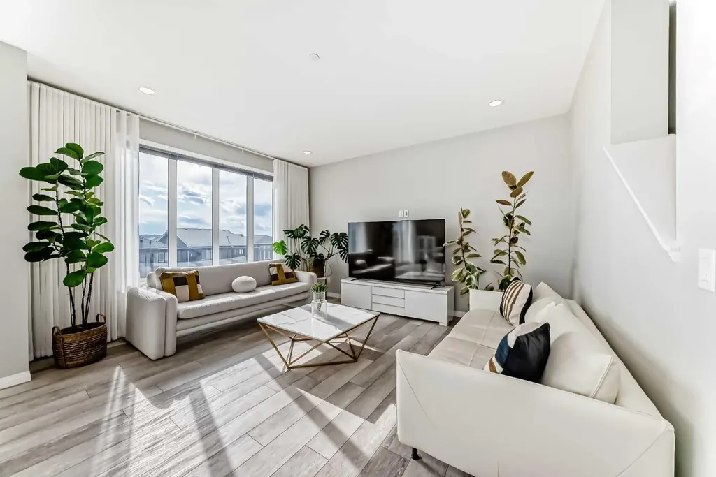 73 Lucas Heights NW Calgary AB T3P1S8
