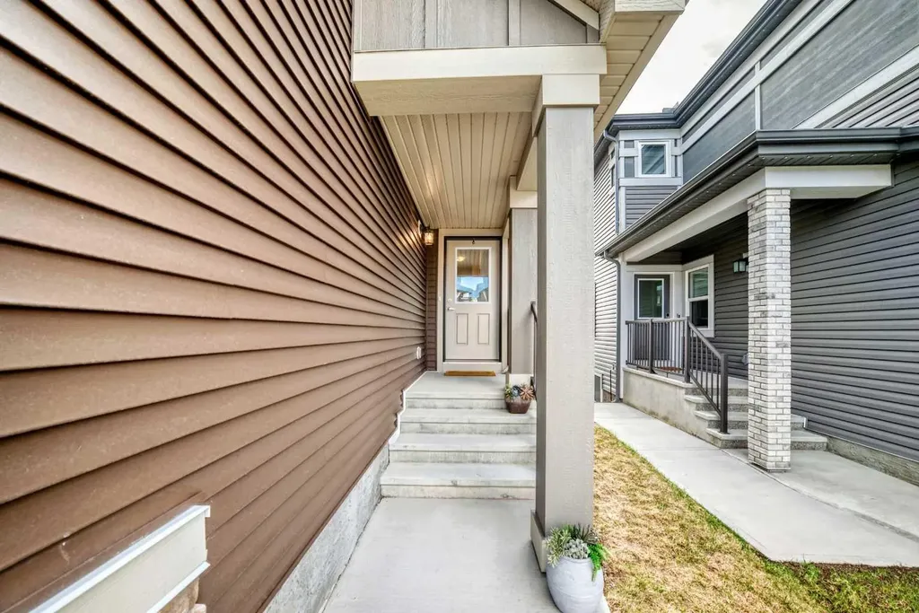 73 Lucas Heights NW Calgary AB T3P1S8