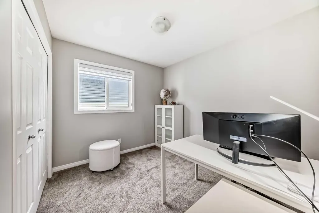 73 Lucas Heights NW Calgary AB T3P1S8