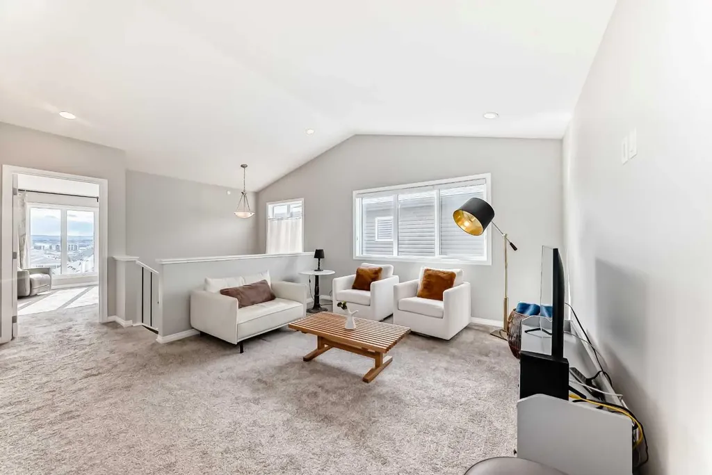 73 Lucas Heights NW Calgary AB T3P1S8
