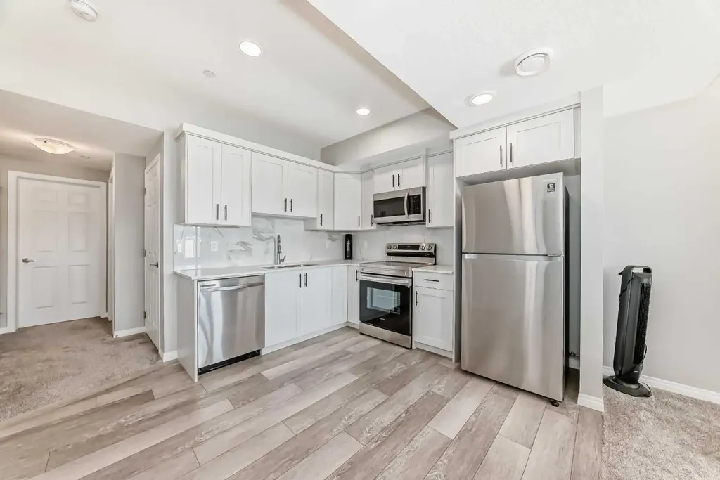 73 Lucas Heights NW Calgary AB T3P1S8
