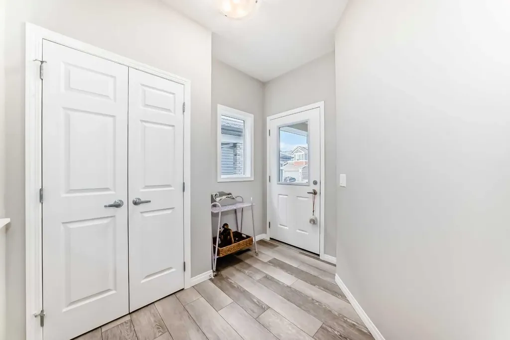 73 Lucas Heights NW Calgary AB T3P1S8
