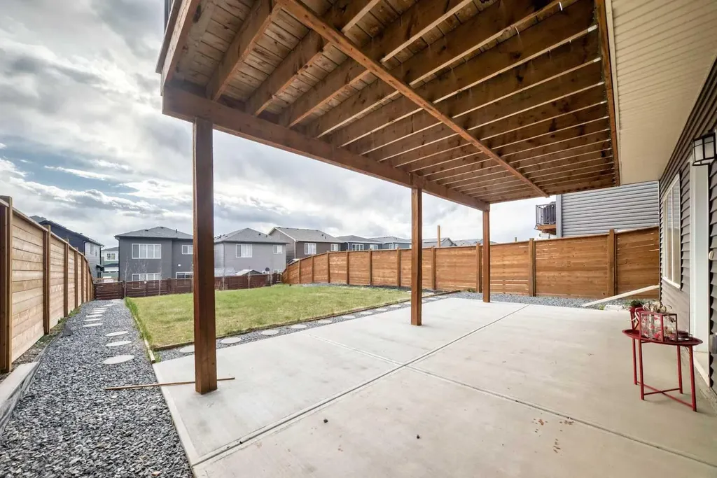 73 Lucas Heights NW Calgary AB T3P1S8