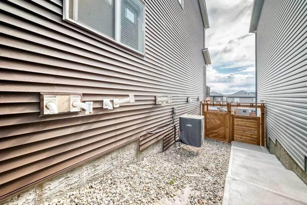 73 Lucas Heights NW Calgary AB T3P1S8