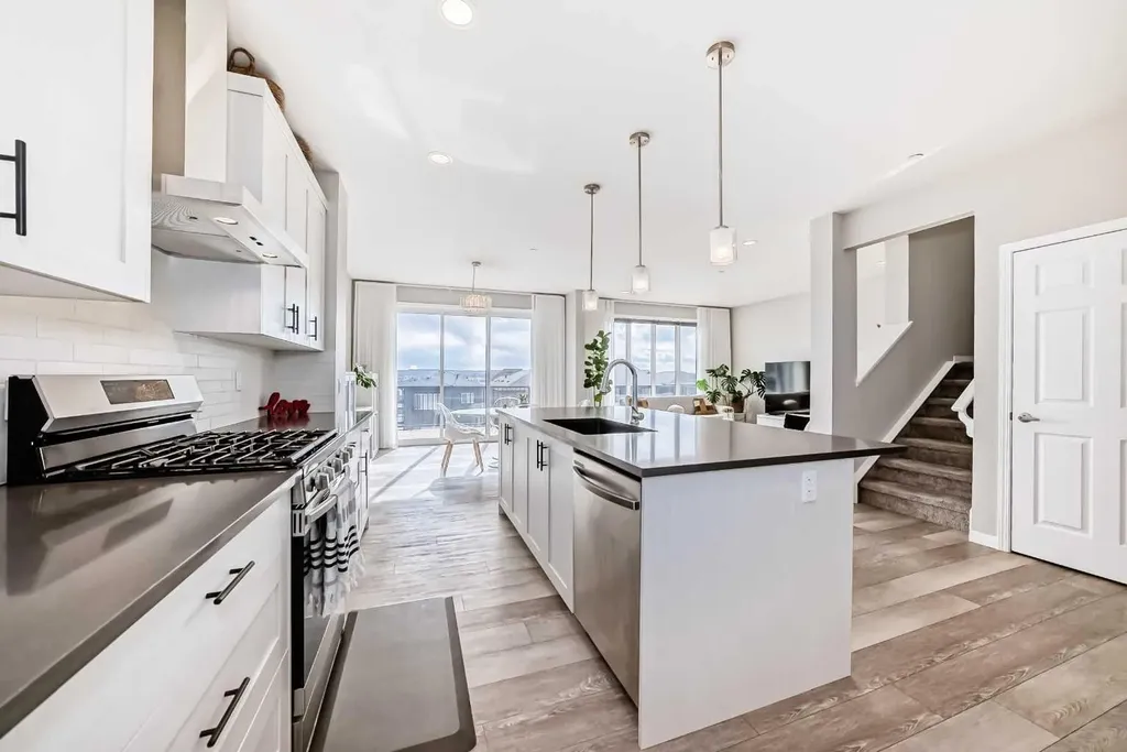 73 Lucas Heights NW Calgary AB T3P1S8
