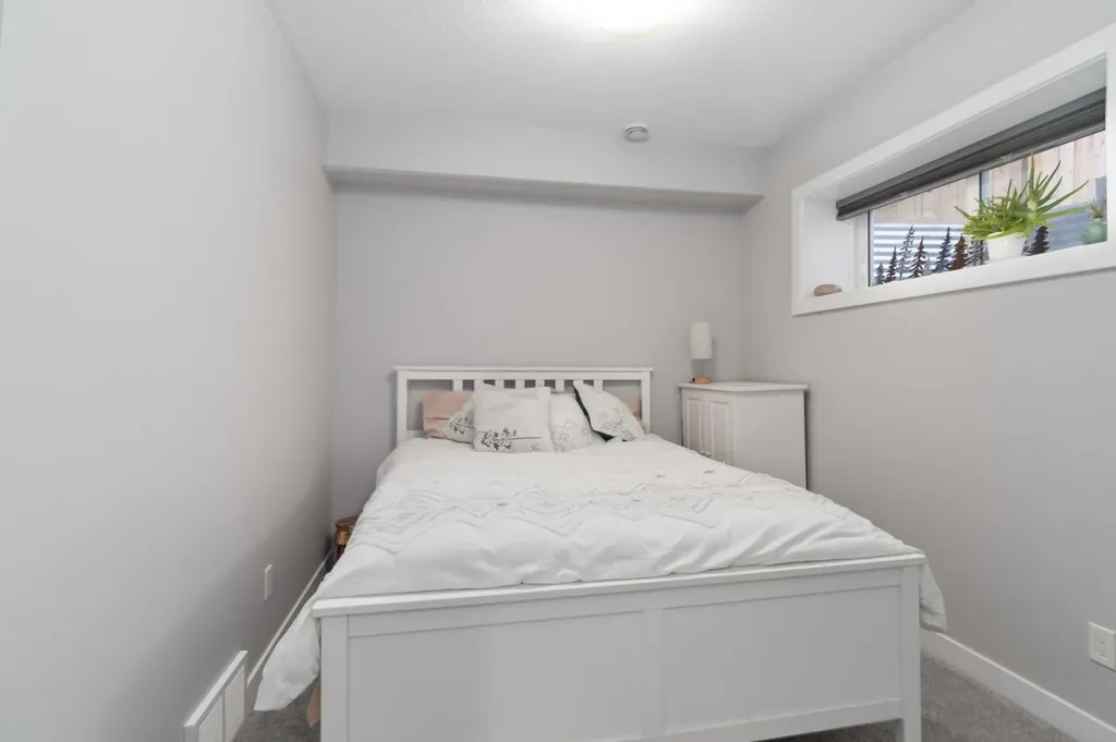 161 Aldergrove Avenue Fort Mcmurray AB T9J 1E4