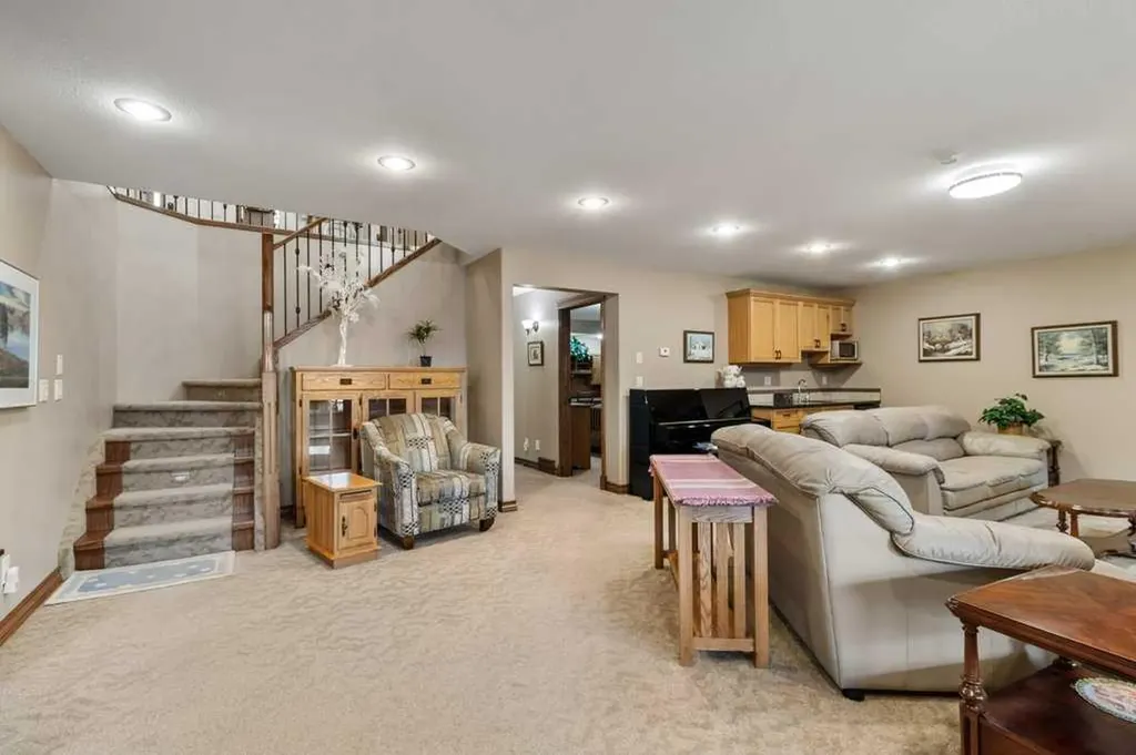 40 Oakwood Close Red Deer AB T4P 0C5