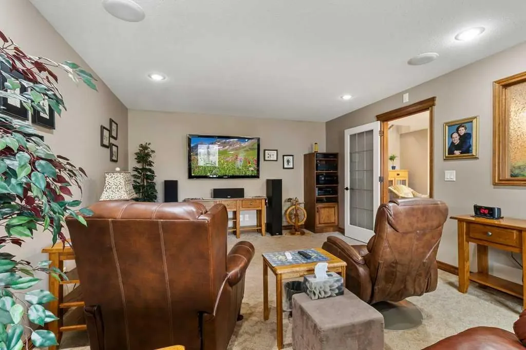 40 Oakwood Close Red Deer AB T4P 0C5