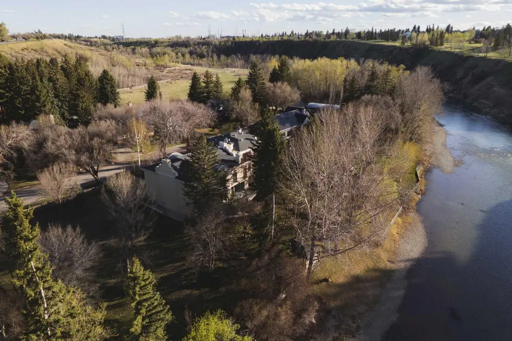 1302 Riverdale Avenue SW Calgary AB T2S 0Y8