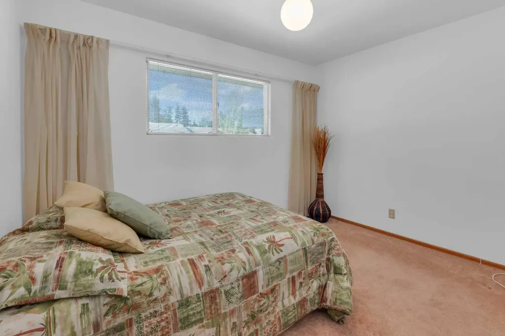 1031 Thorneycroft Drive NW Calgary AB T2K 3K7