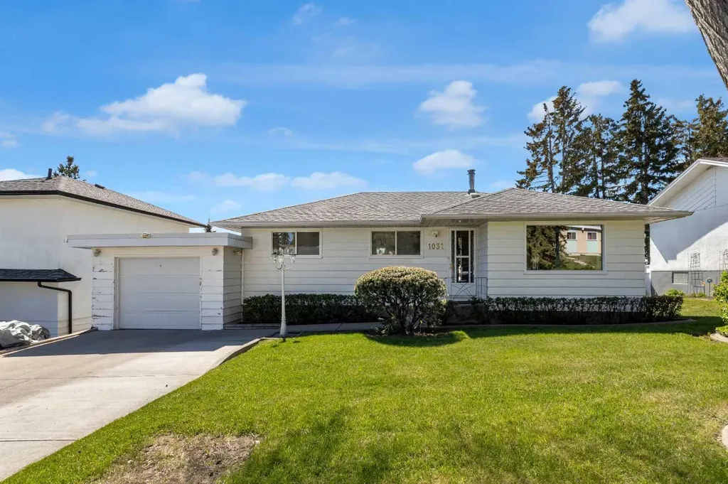 1031 Thorneycroft Drive NW Calgary AB T2K 3K7